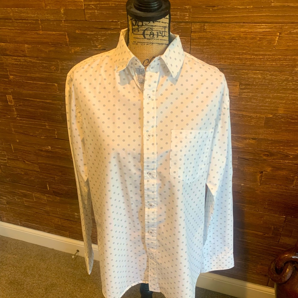 Nice casual Button-Down.  Sz L.  White with dark gray pattern.